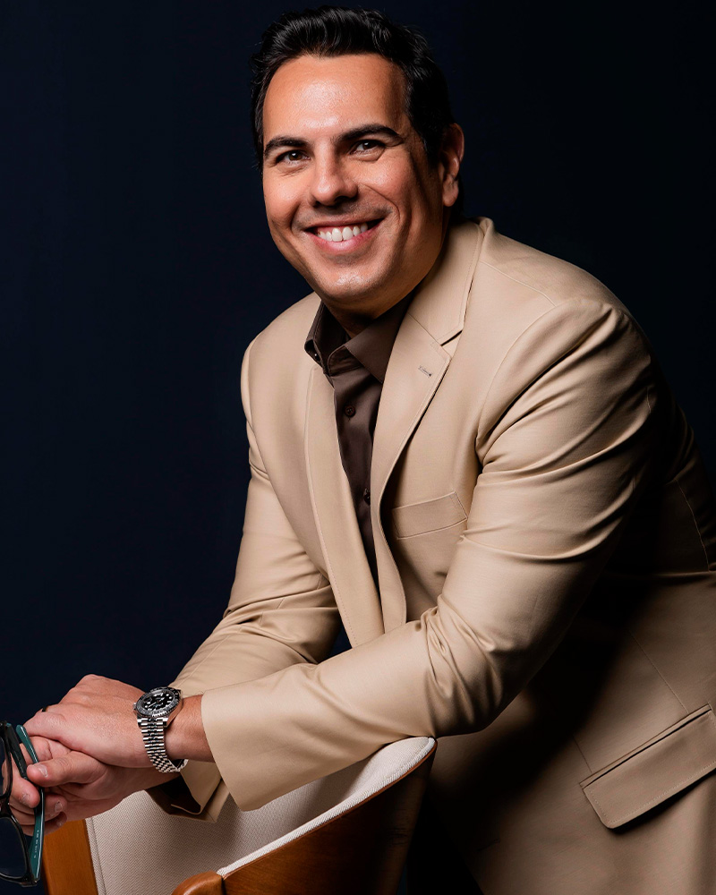 Dr. Danilo Furlan — Cirurgião Plástico