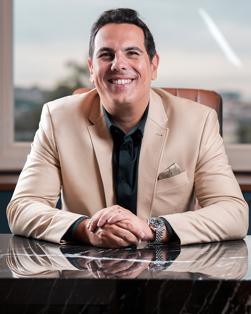 Dr. Danilo Furlan — Cirurgião Plástico